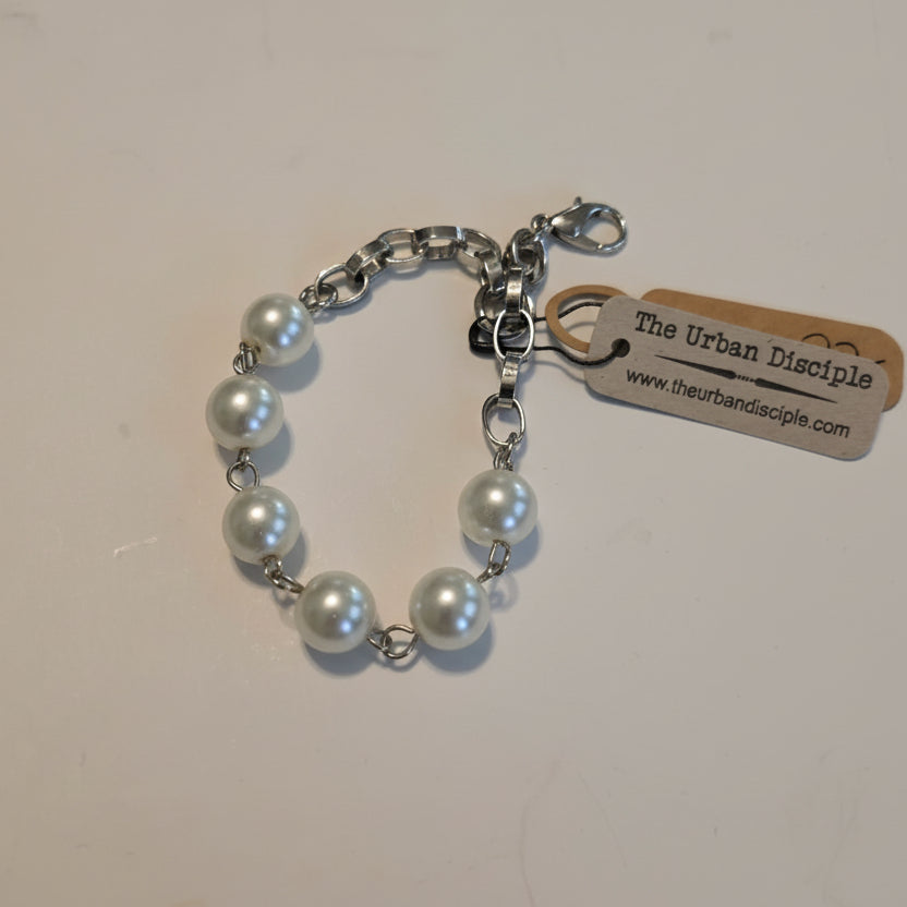 SilverPearlBracelet