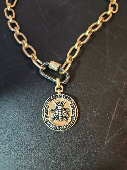 gold bee necklace (Copy)