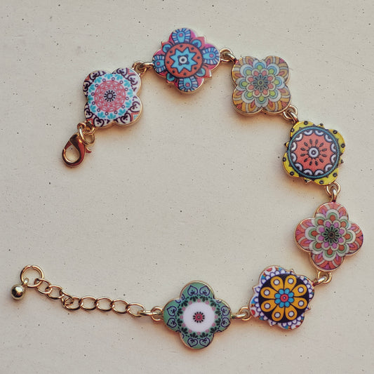 Quarterfoil Bracelet w/Decoupage Print