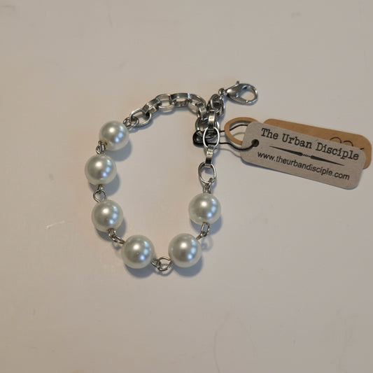 SilverPearlBracelet